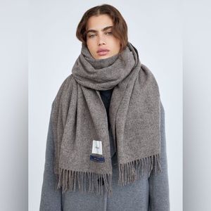 Wilfred Aritzia The Classic Wool Blanket Scarf in Medium Heather Grey GUC